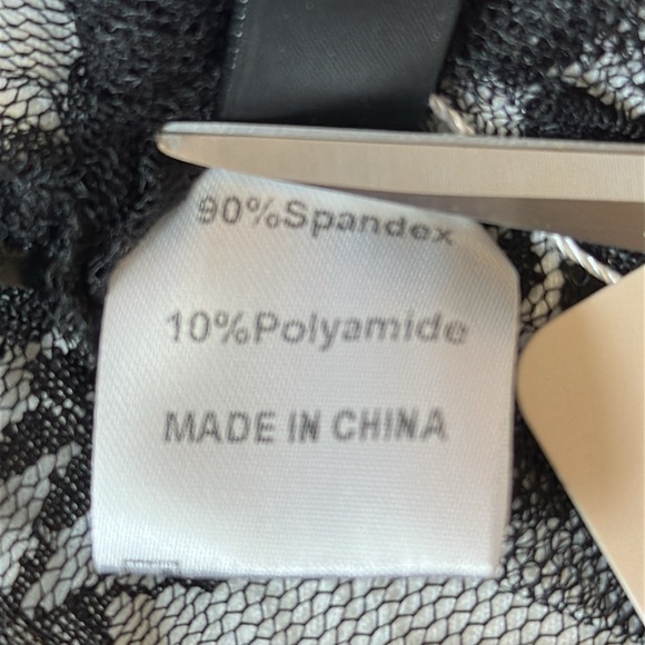 Stretchy Sheer Black Lace Mockneck Grunge Whimsygoth Inspired Blouse M‎ - Picture 4 of 5